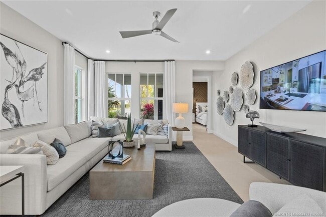 Building Photo - 823 SW Pr Ave