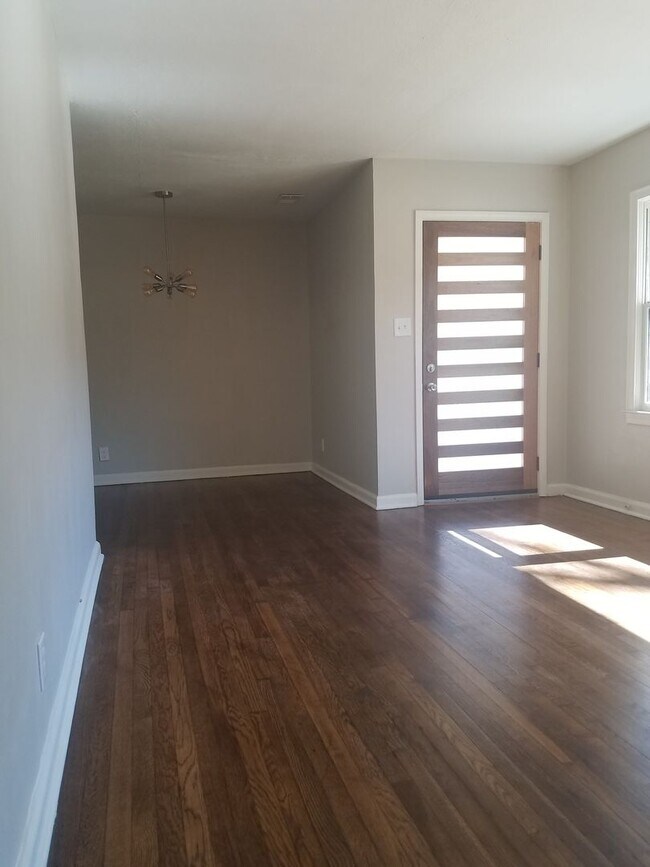 Building Photo - 4 Bed 2 Bath in Decatur!