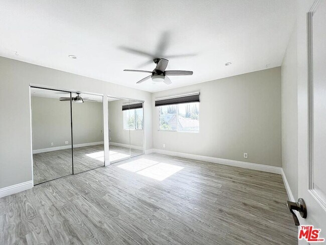 Building Photo - 10758 Cozycroft Ave
