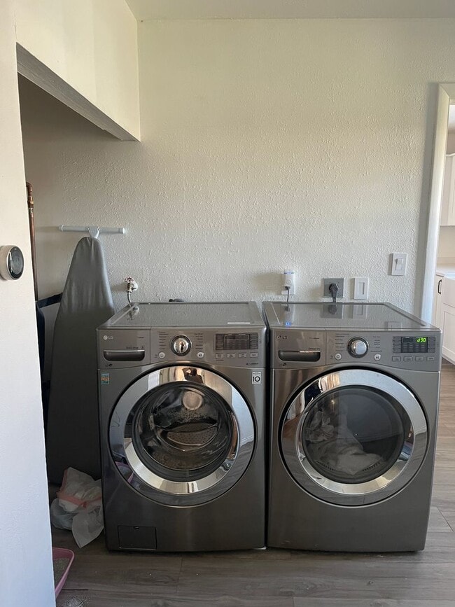 Building Photo - Updated 3 Bedroom 1 Bath home of Rent!!