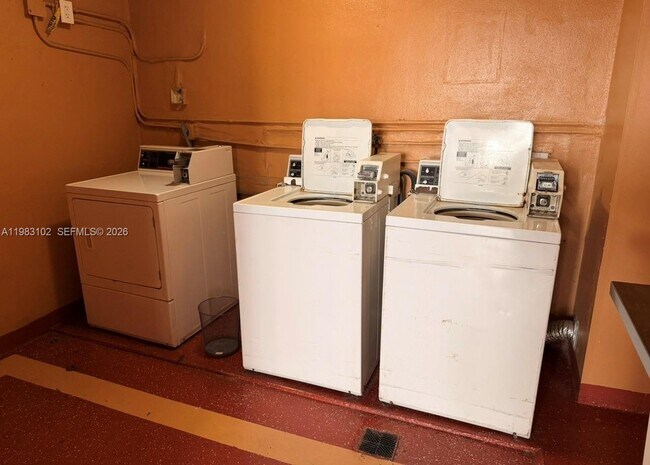 Building Photo - 13390 NE 7th Ave