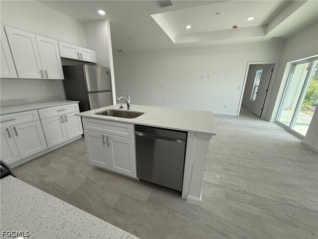 Building Photo - 847 Genoa Ave S