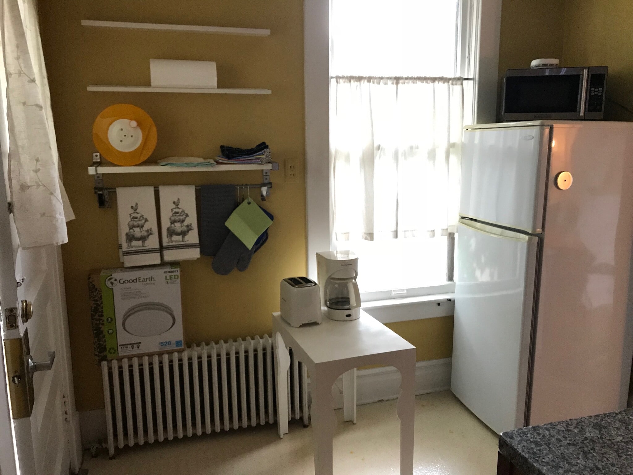 kitchen - 717 W Huron St