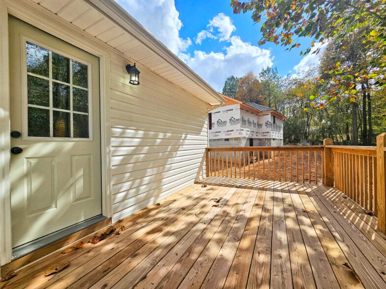 Building Photo - 1590 Needham Dr