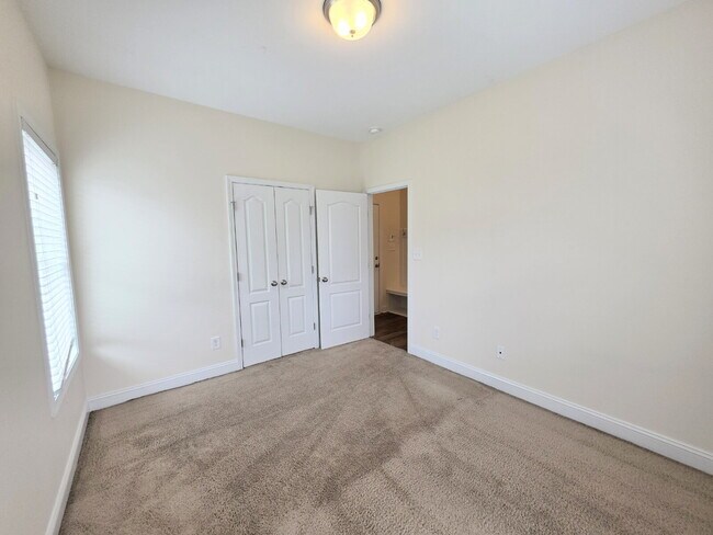 Building Photo - 173 Weston Woods St