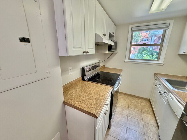 Building Photo - Arlington Gazebo Love, One Bedroom Close to Everything near Ballston