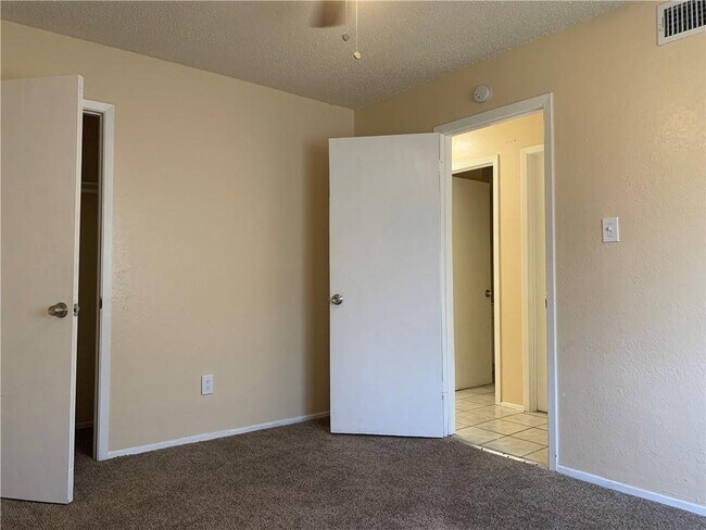 Building Photo - 3303 Vintage Hills Cove
