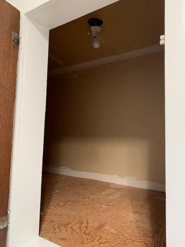 Building Photo - 5038 Hickory Pl