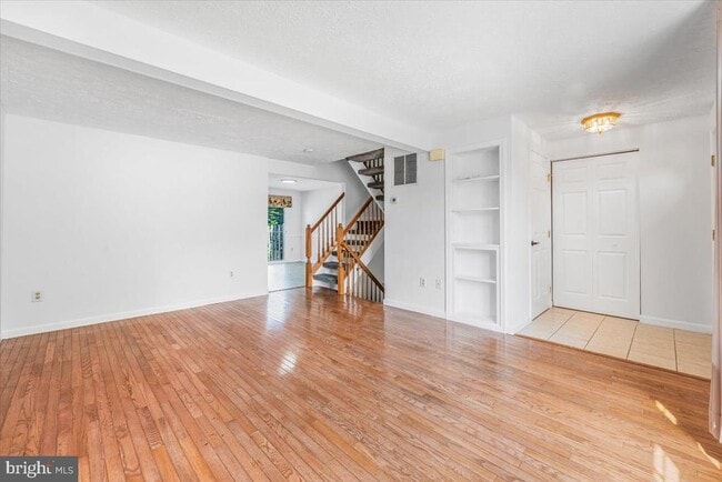Building Photo - 1542 St Lawrence Ct