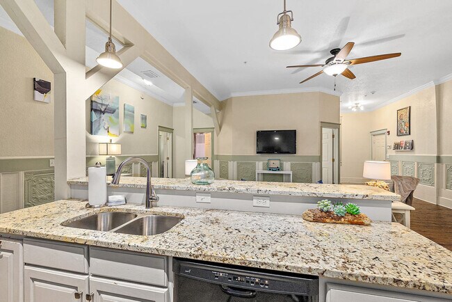 Building Photo - 92 Washington St