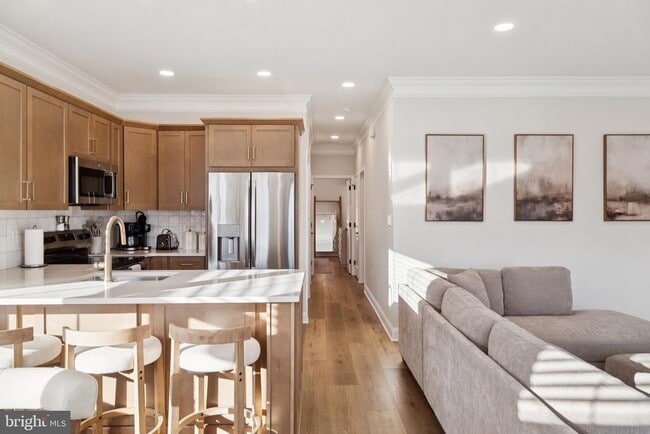 Building Photo - 40 Evergreen Ln