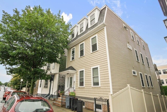 Building Photo - 580 E 3rd St