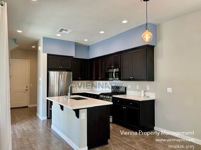 Building Photo - 3303 Hummingbird Ct