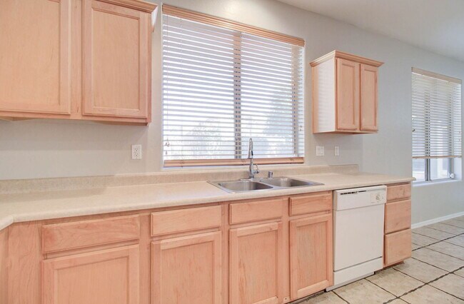 Building Photo - 2026 E County Down Dr