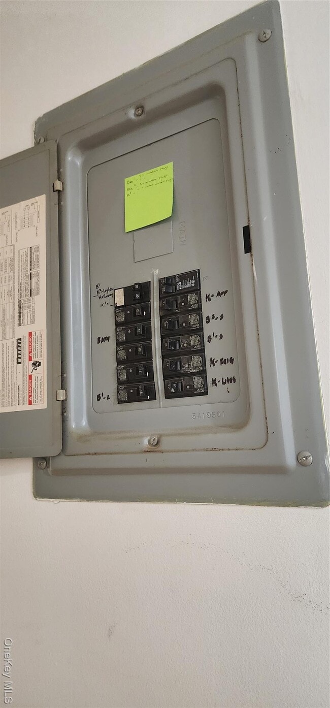 Building Photo - 452 Linwood St