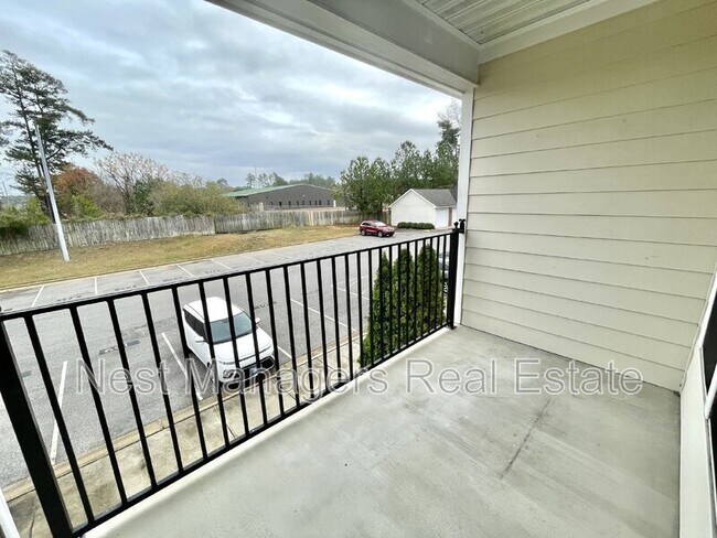 Building Photo - 1922 Harcourt Cir