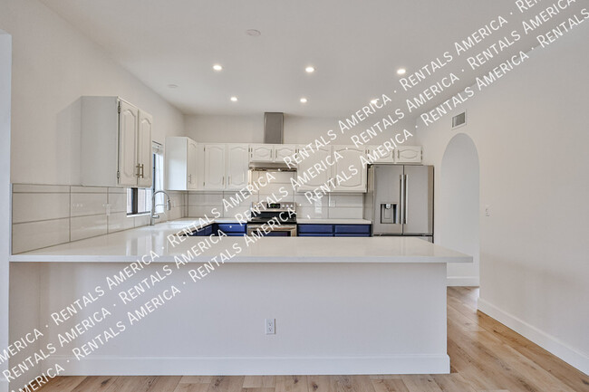 Building Photo - Stunning Remodeled Home in Richmond Shores...