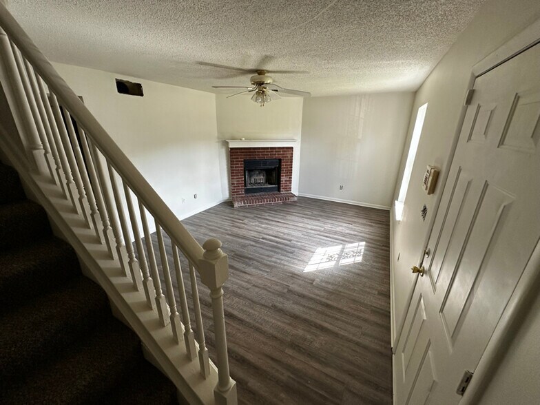 Building Photo - 1338 Bellshire Terrace Dr