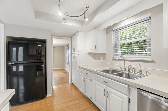 Building Photo - 2481 E Rahn Rd