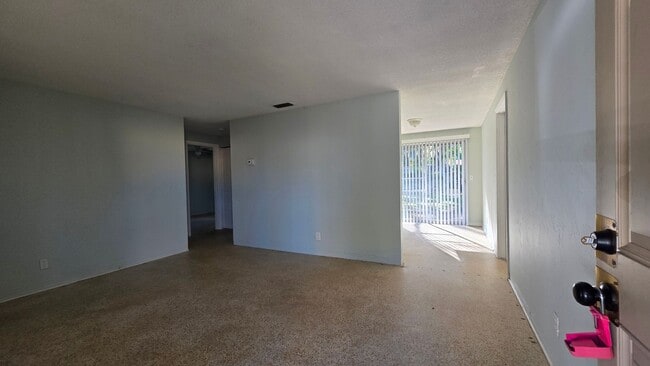 Building Photo - 2 Bedroom 1 Bath Single Family Home