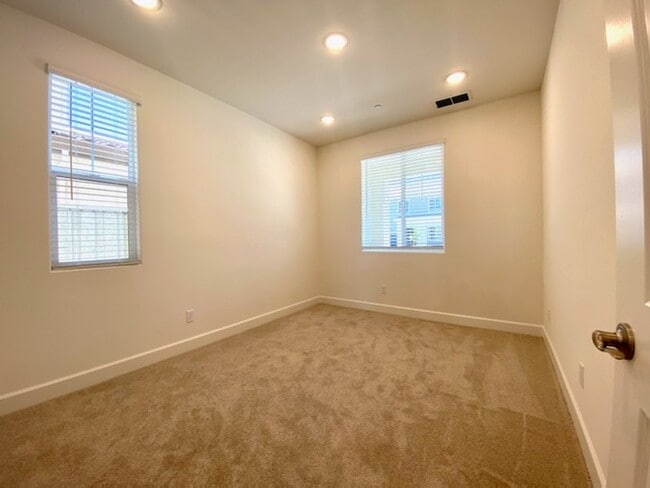 Building Photo - Brand new 4 bedroom solar home!