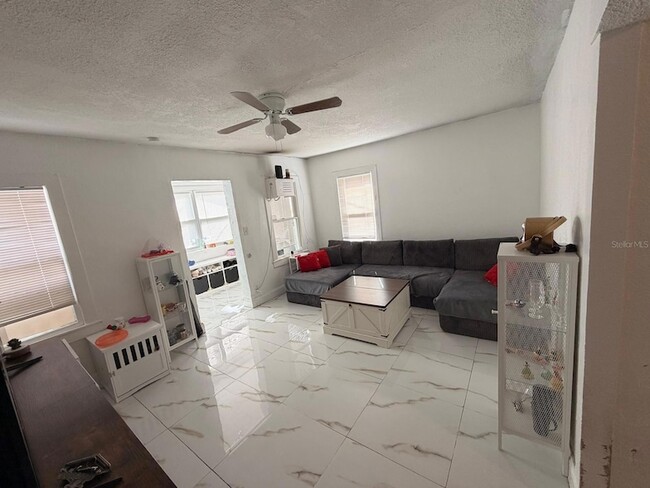 Building Photo - 1039 25th St