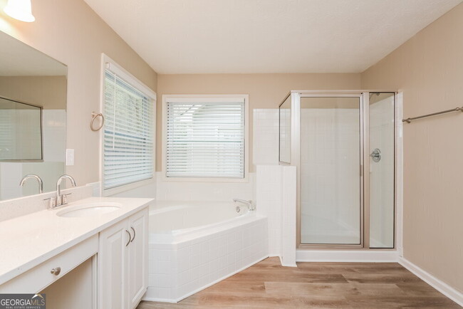 Building Photo - 5563 Newberry Point Dr