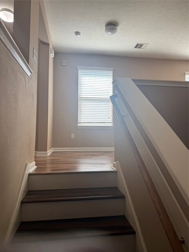 Building Photo - 15326 Trinity Meadow Dr