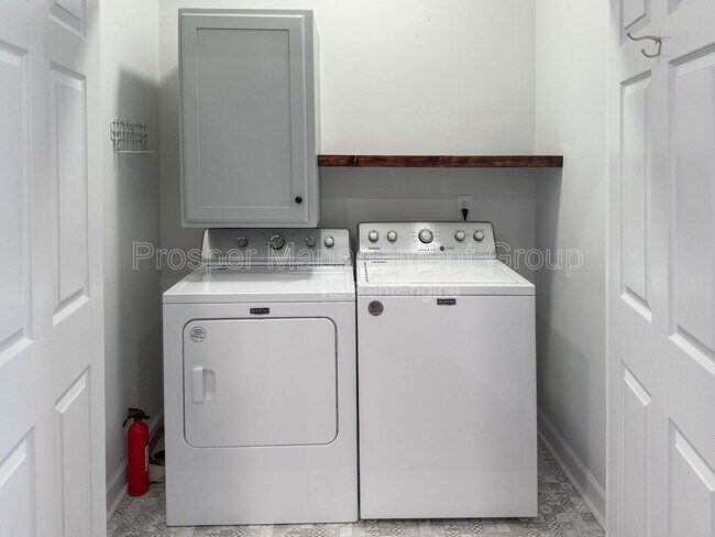 Building Photo - 2909 Sweetleaf Ln