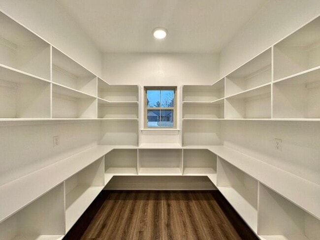 Building Photo - Stunning 3/2/2 on the Outskirts of Lindale!