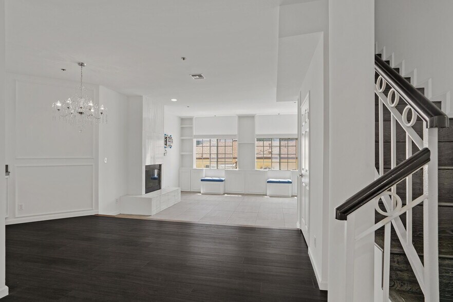 Building Photo - 850 N Poinsettia Pl