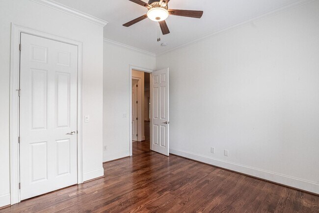 Building Photo - 213 Yellow Jasmine Dr