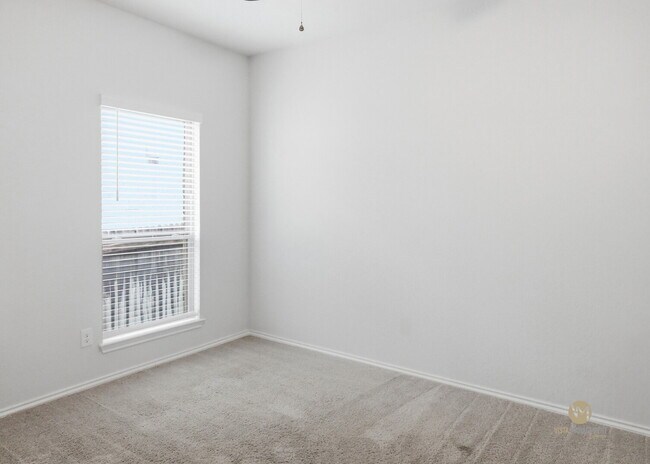 Building Photo - "Spacious 4-Bedroom Sanctuary in San Antonio - 1996 Sq Ft of Comfort and Style!"