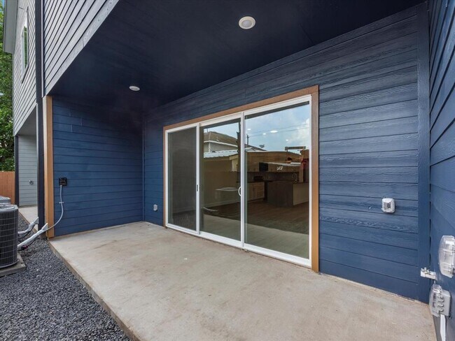 Building Photo - 603 N Milby St