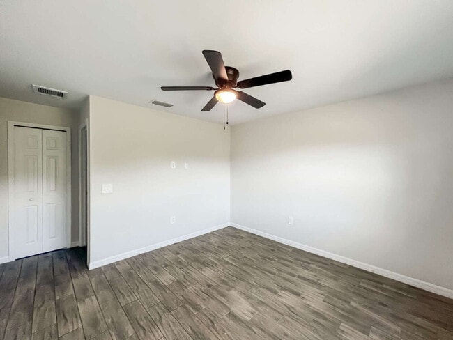 Building Photo - Move-In Special! Half Month FREE – APPLY by November 30th – Modern 3BR/2BA Duplex in Lehigh Acres...
