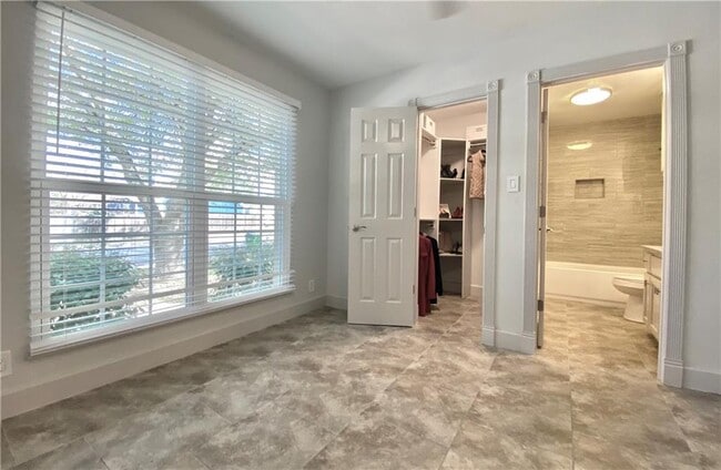 Building Photo - 1402 Hyridge Cir