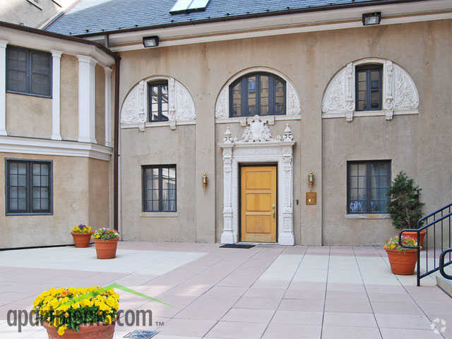 Courtyard - Warder Mansion