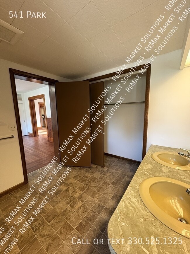 Building Photo - 541 Park-