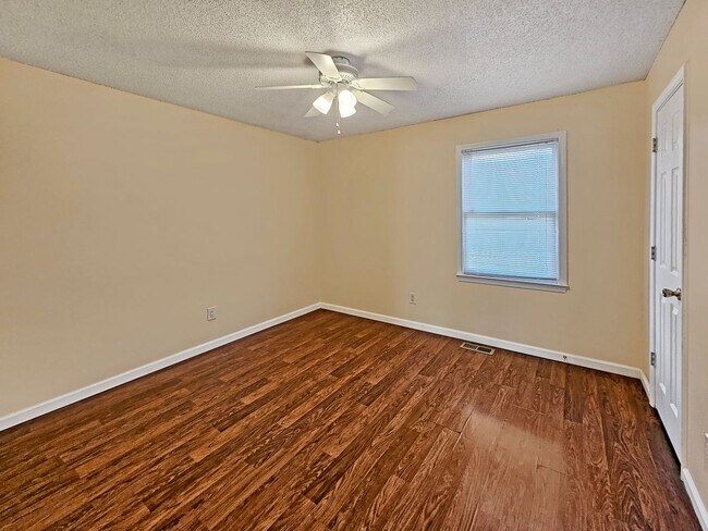 Building Photo - Charming 3 Bed, 2 Bath Home in Douglasvill...