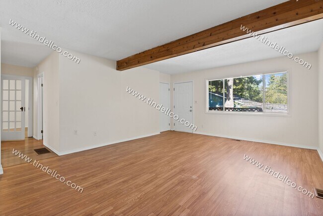 Building Photo - Darling Two Bedroom With Large Fenced Yard...