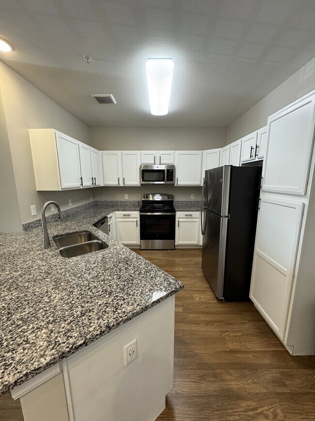 Building Photo - 450 Houston Ridge Dr