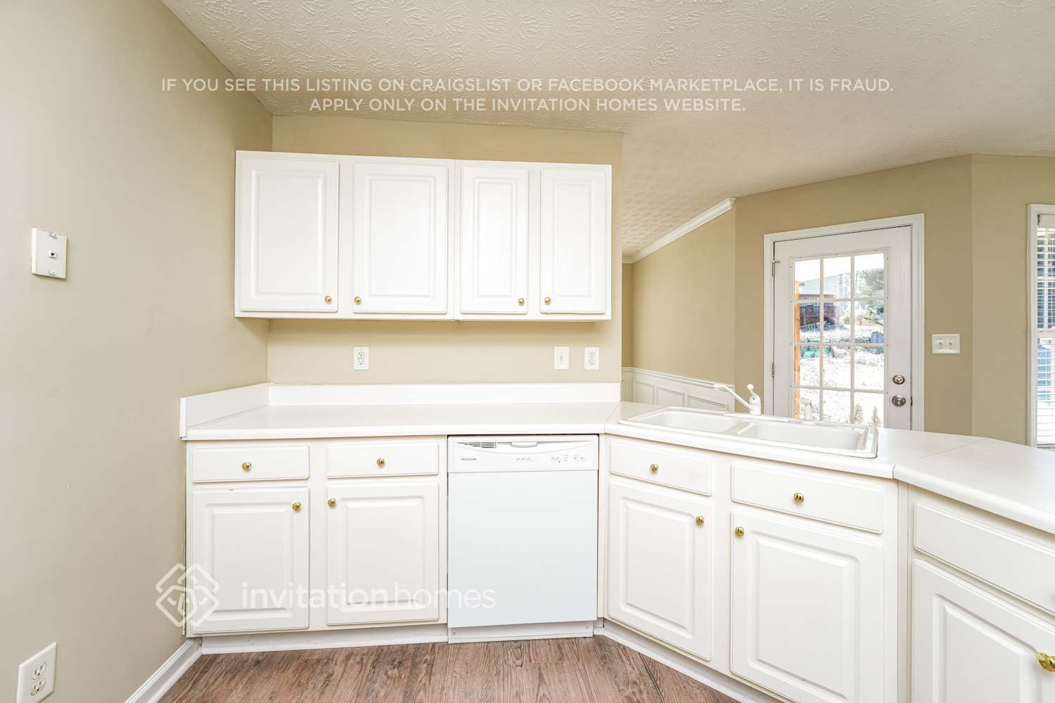 Building Photo - 975 James Ridge Dr