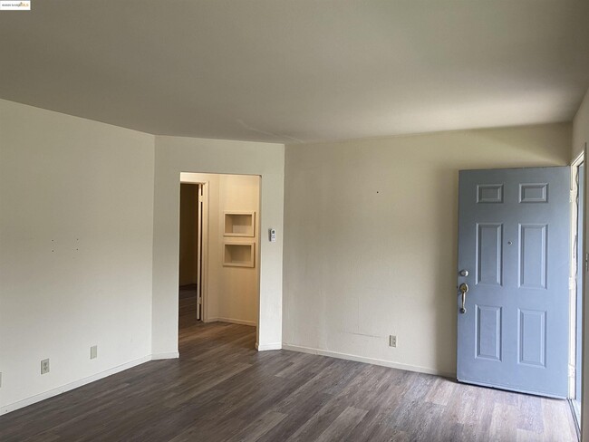 Building Photo - 4676 Augustine St