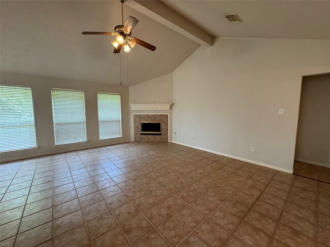 Building Photo - 6110 Villa Hills Dr