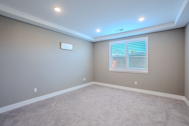 Building Photo - Fully furnished 3 bedroom / 3 bathroom plus an office.