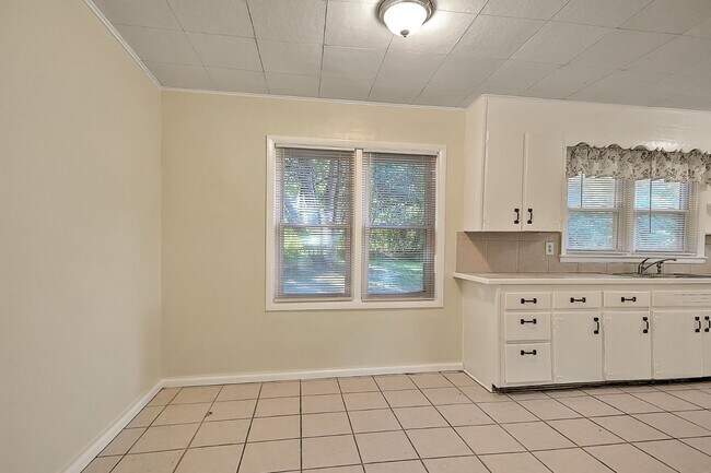 Building Photo - 875 S Pickens Bridge Rd
