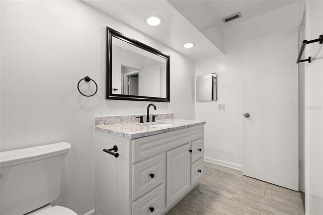 Building Photo - 3257 Laurel Dale Dr