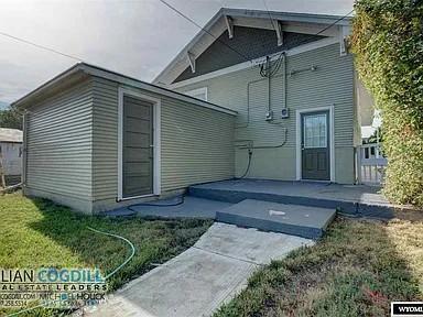 Building Photo - 1112 E 2nd St