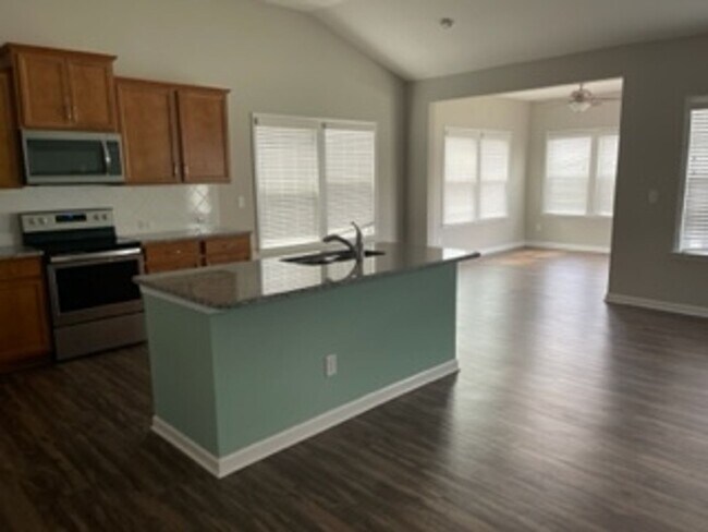 Building Photo - Coming Soon! 3 Bedroom Single Family Home