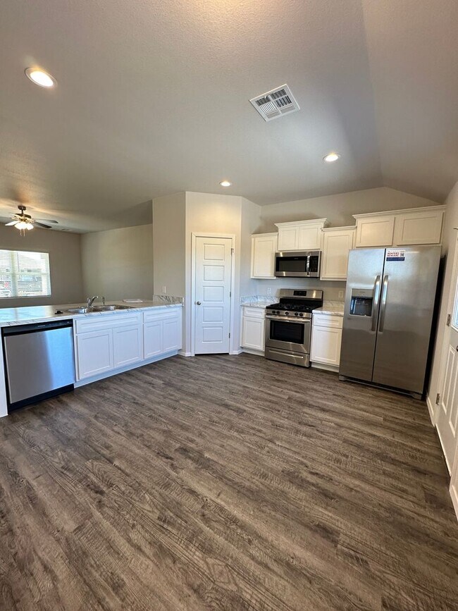 Building Photo - *Pre-leasing* Four Bedroom | Two Bath Home...